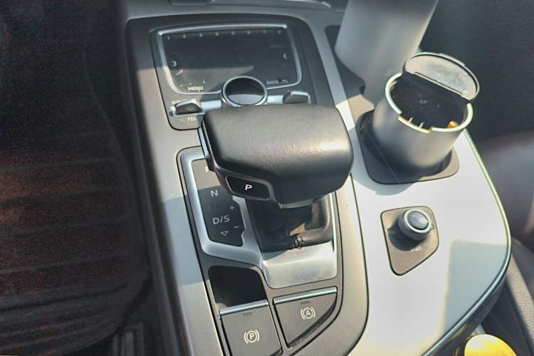Used Audi Q7 2019 55 TFSI Technology Edition Gear Lever