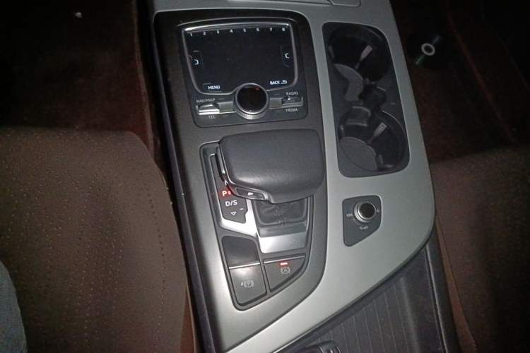 Used Audi Q7 2019 55 TFSI Technology Edition Gear Lever