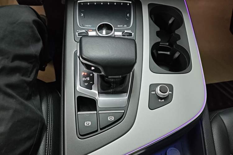 Used Audi Q7 2019 45 TFSI Comfort Model Gear Lever