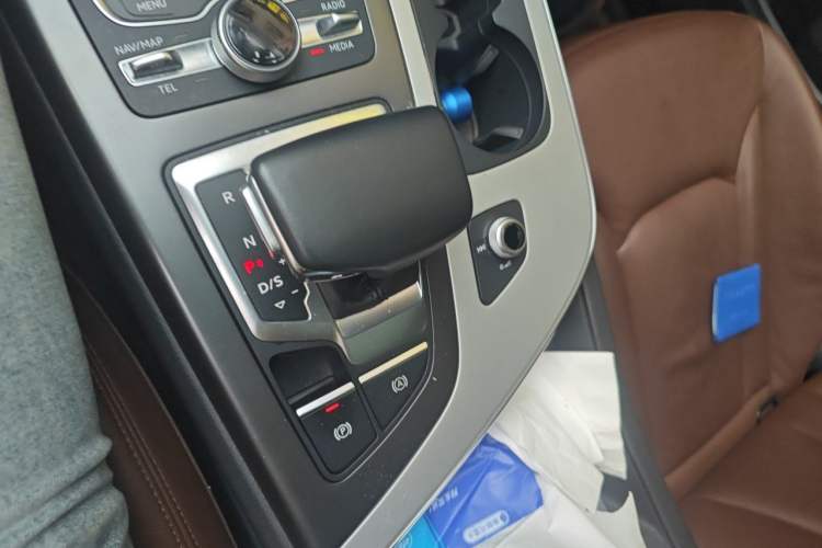 Used Audi Q7 2019 55 TFSI Technology Edition Gear Lever