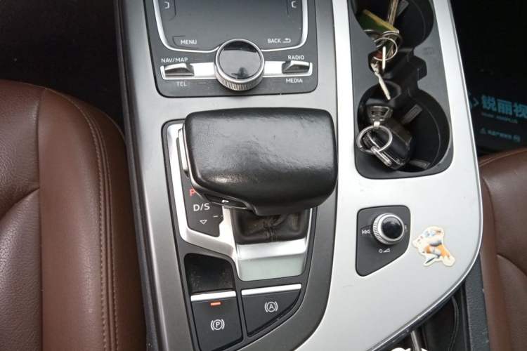 Used Audi Q7 2019 45 TFSI Comfort Model Gear Lever