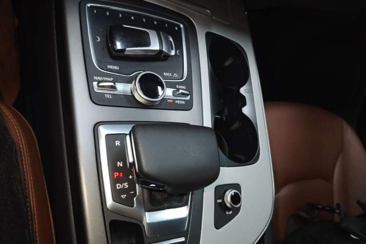 Used Audi Q7 2019 55 TFSI Technology Edition Gear Lever
