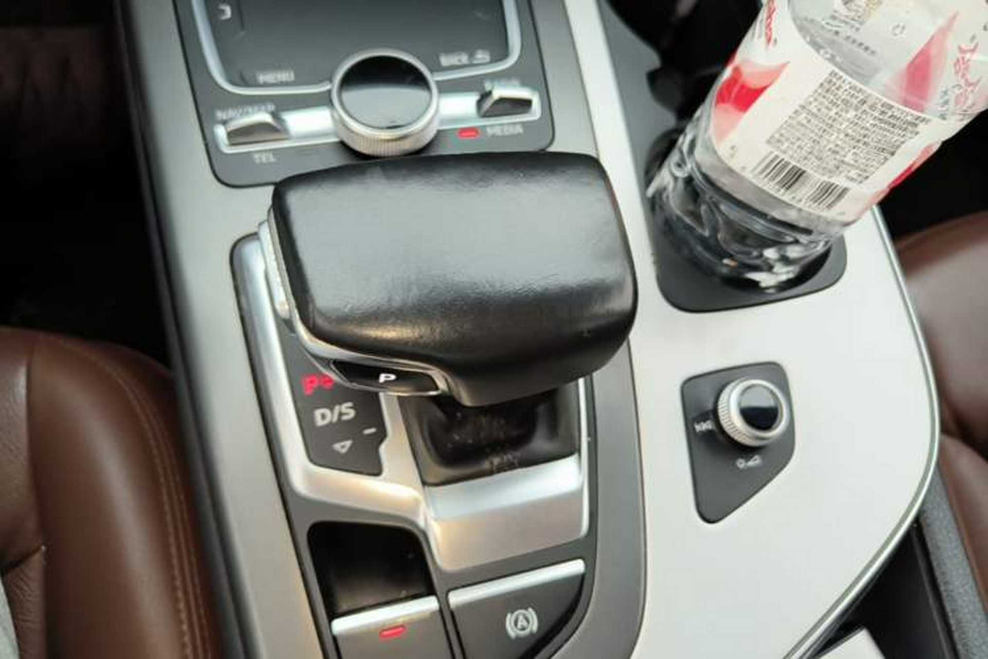 Used Audi Q7 2019 45 TFSI Comfort Model Gear Lever