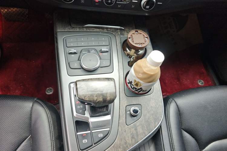 Used Audi Q7 2019 2.0T Standard Model Middle East Gear Lever