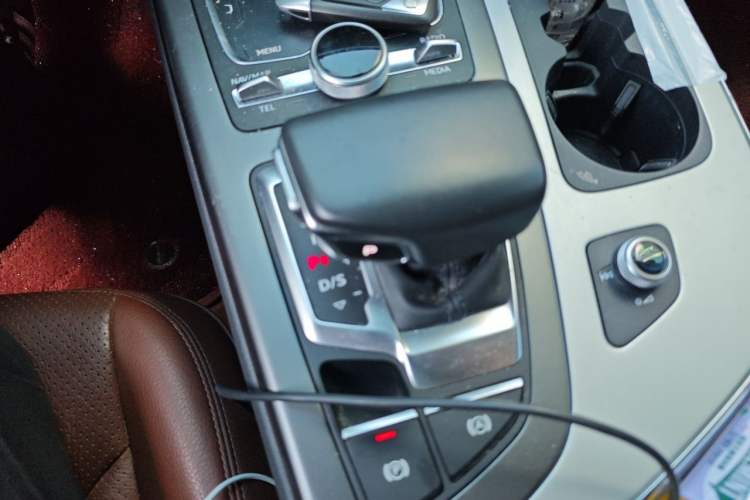 Used Audi Q7 2019 45 TFSI Comfort Model Gear Lever