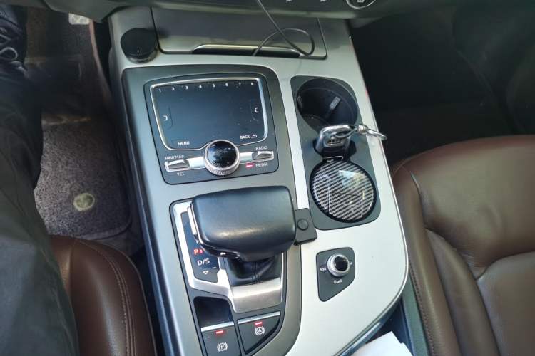 Used Audi Q7 2019 45 TFSI Comfort Model Gear Lever