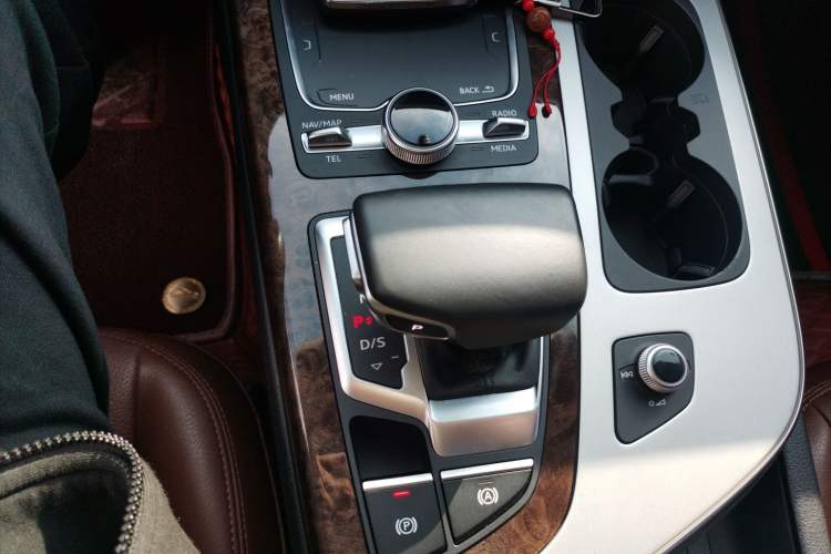 Used Audi Q7 2019 55 TFSI Technology Edition Gear Lever