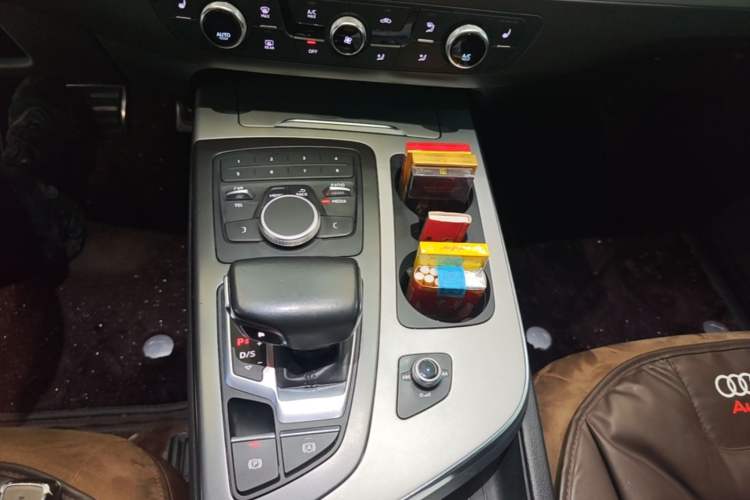 Used Audi Q7 2019 2.0T Standard Model Middle East Gear Lever