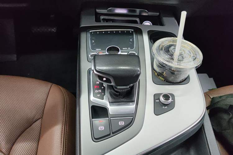 Used Audi Q7 2019 55 TFSI Technology Edition Gear Lever