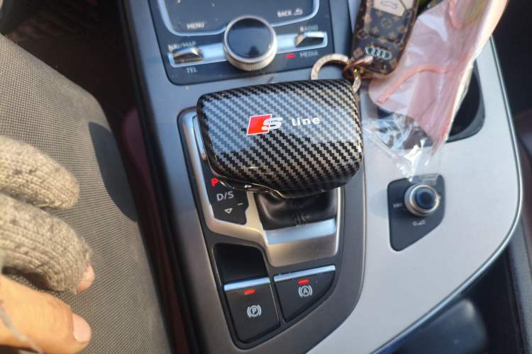 Used Audi Q7 2019 45 TFSI Comfort Model Gear Lever