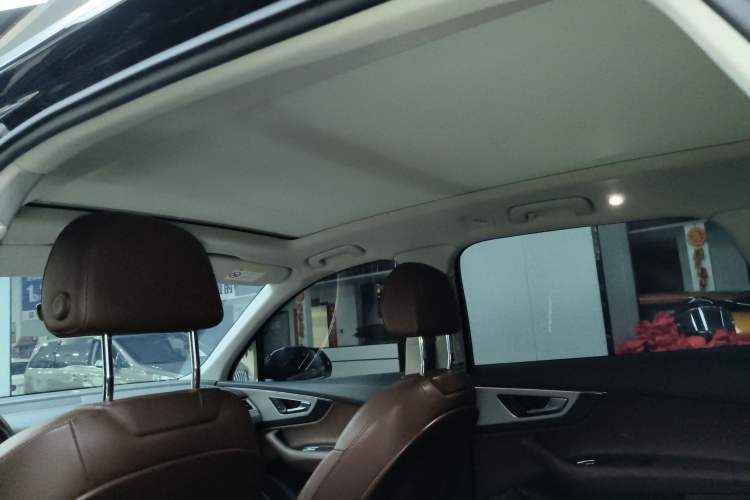 Used Audi Q7 2019 45 TFSI Comfort Model Headliner