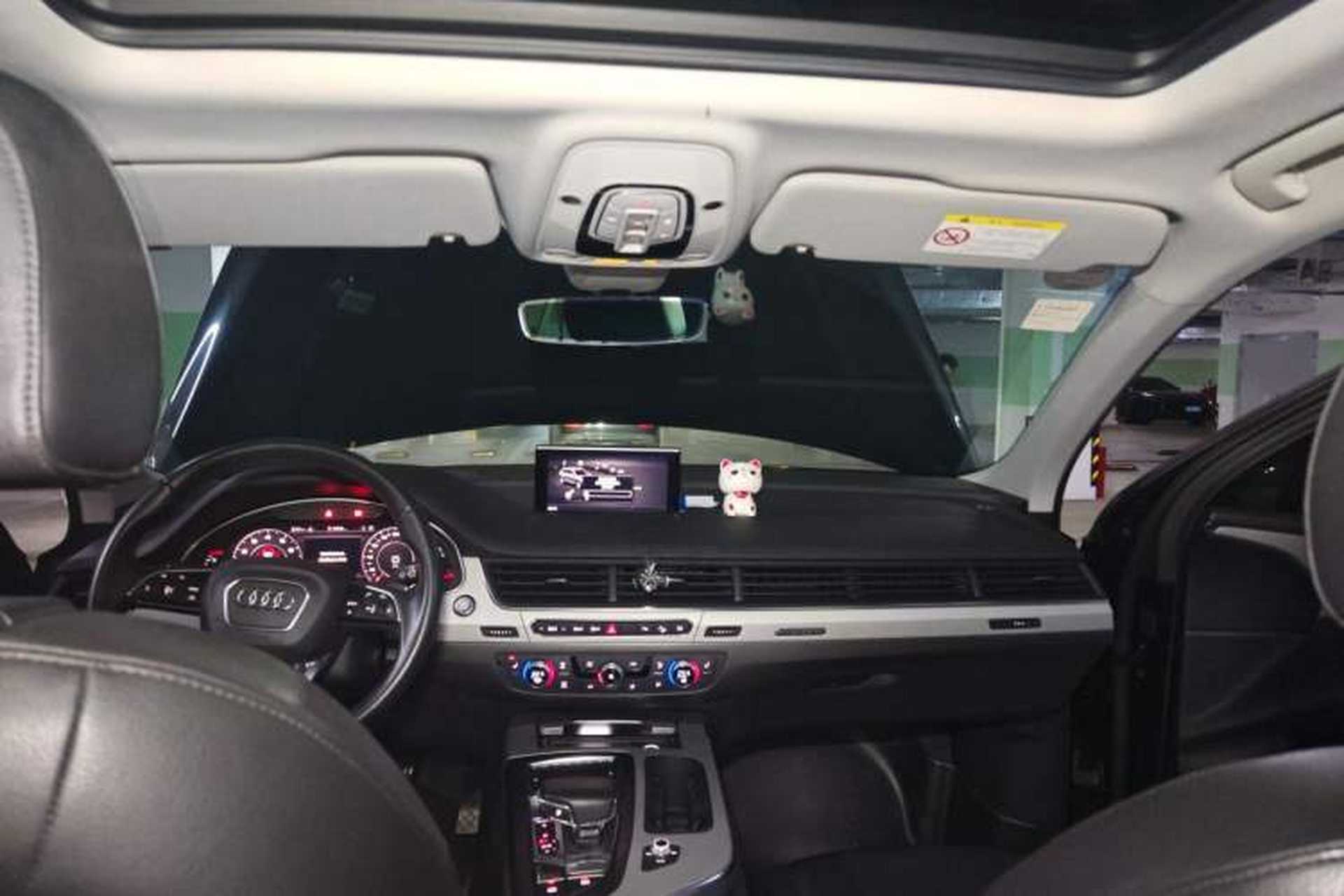 Used Audi Q7 2019 45 TFSI Comfort Model Headliner