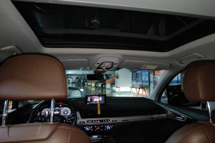 Used Audi Q7 2019 45 TFSI Comfort Model Headliner