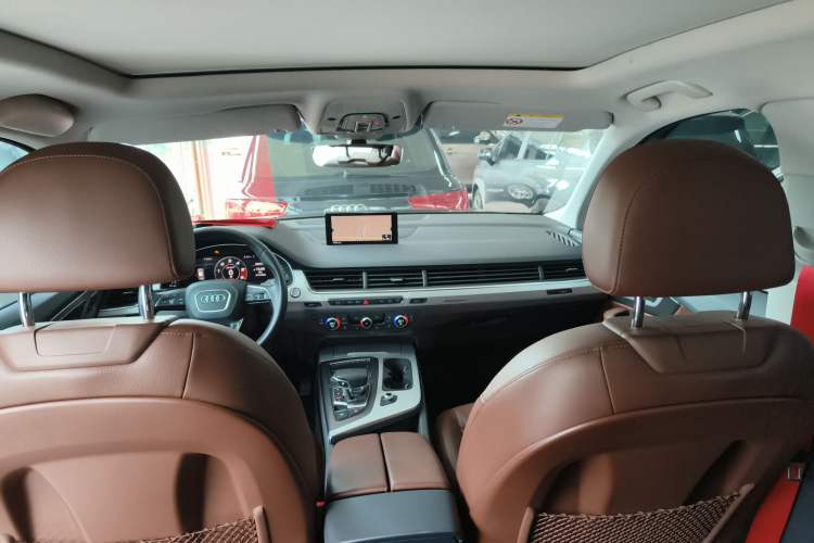 Used Audi Q7 2019 45 TFSI Comfort Model Headliner