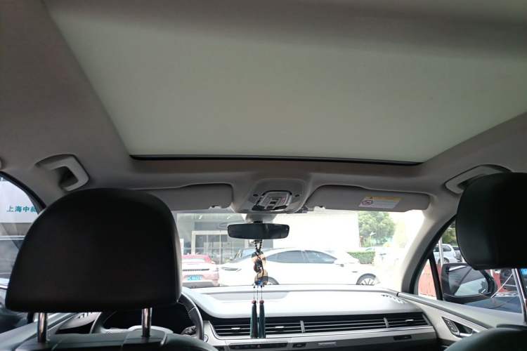 Used Audi Q7 2019 45 TFSI Comfort Model Headliner