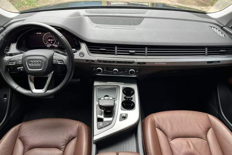 Used Audi Q7 2019 45 TFSI Comfort Model Interior 1