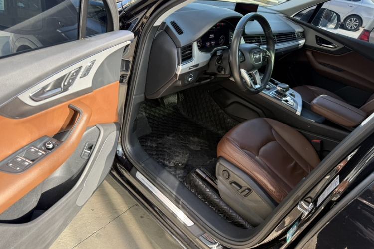 Used Audi Q7 2019 55 TFSI Technology Edition Interior 1