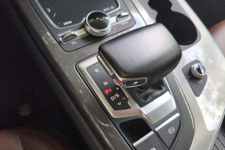 Used Audi Q7 2019 45 TFSI S line Sport Edition Interior 1