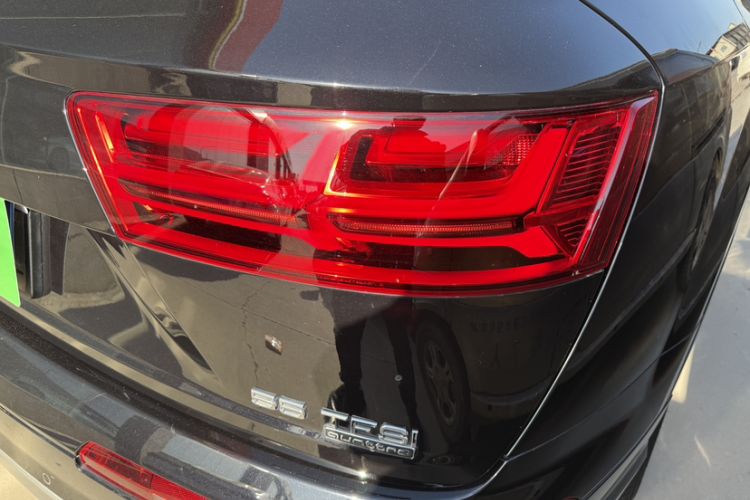 Used Audi Q7 2019 55 TFSI Technology Edition Interior 11