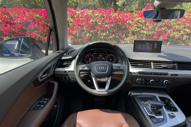Used Audi Q7 2019 55 TFSI Technology Edition Interior 11