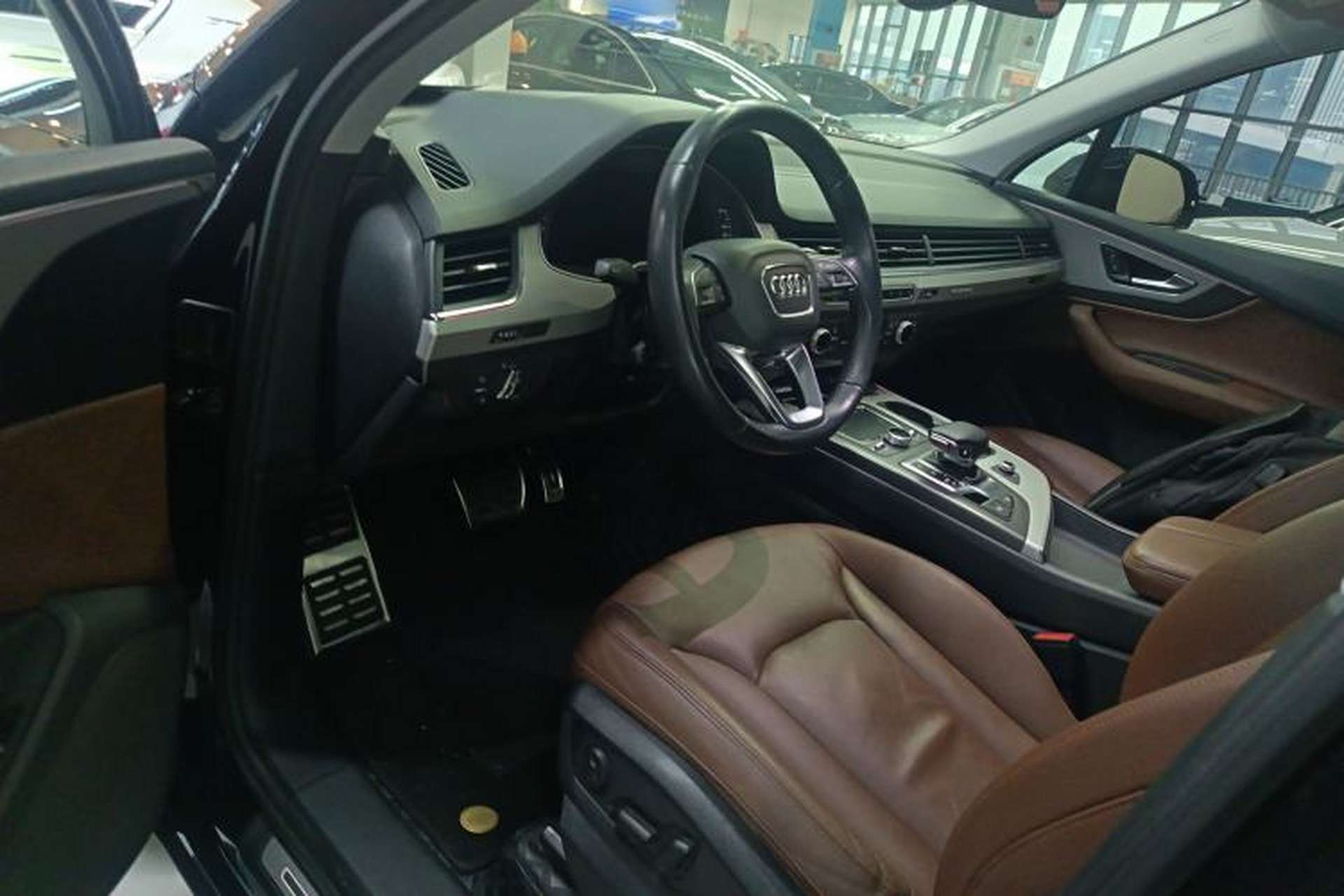 Used Audi Q7 2019 55 TFSI Technology Edition Interior 2