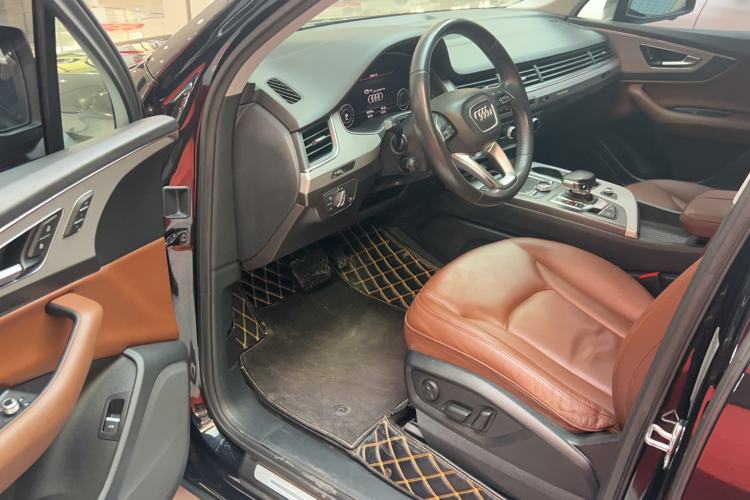 Used Audi Q7 2019 45 TFSI Comfort Model Interior 2
