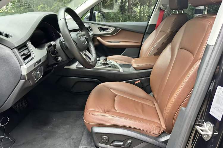 Used Audi Q7 2019 45 TFSI Comfort Model Interior 2