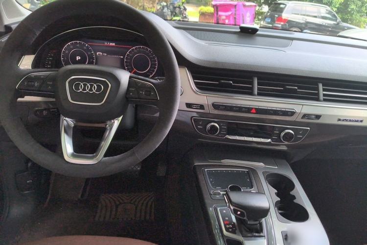 Used Audi Q7 2019 45 TFSI S line Sport Edition Interior 2