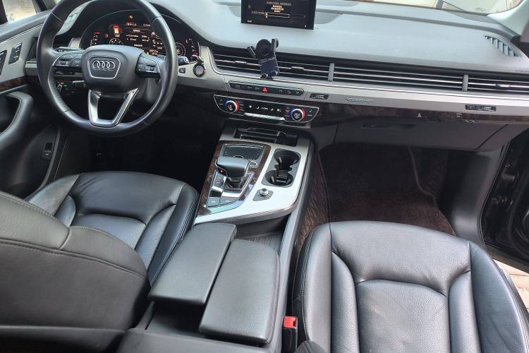 Used Audi Q7 2019 55 TFSI S line Sport Edition Interior 2