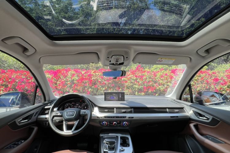 Used Audi Q7 2019 55 TFSI Technology Edition Interior 2