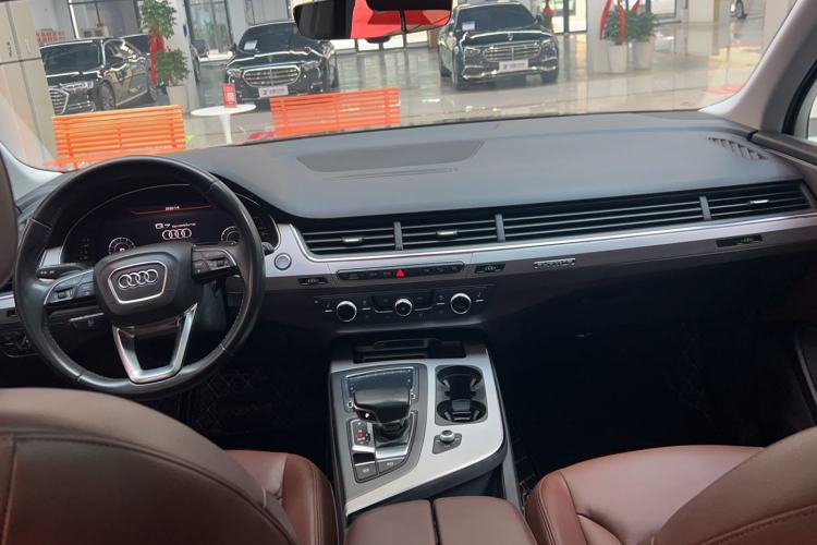 Used Audi Q7 2019 45 TFSI Comfort Model Interior 3