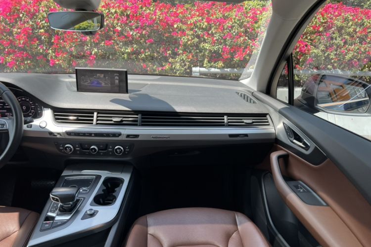 Used Audi Q7 2019 55 TFSI Technology Edition Interior 3