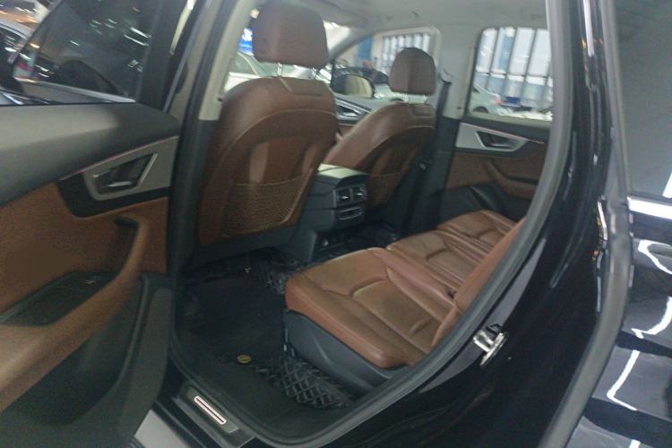 Used Audi Q7 2019 55 TFSI Technology Edition Interior 4
