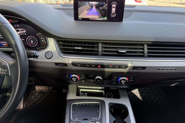 Used Audi Q7 2019 55 TFSI Technology Edition Interior 4