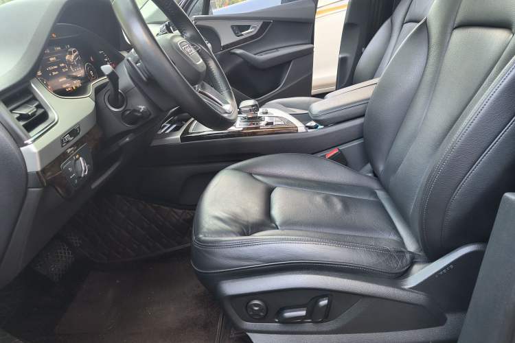 Used Audi Q7 2019 55 TFSI S line Sport Edition Interior 4
