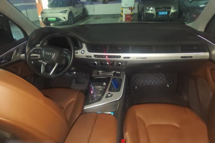 Used Audi Q7 2019 45 TFSI Comfort Model Interior 5