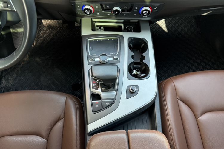 Used Audi Q7 2019 55 TFSI Technology Edition Interior 5