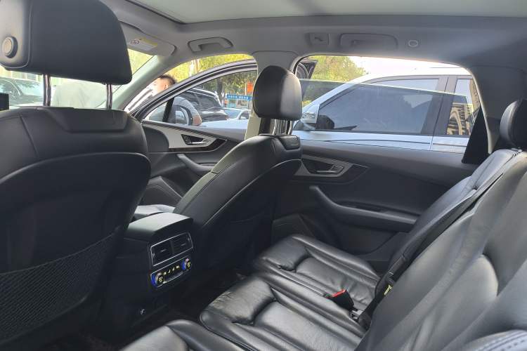 Used Audi Q7 2019 55 TFSI S line Sport Edition Interior 5