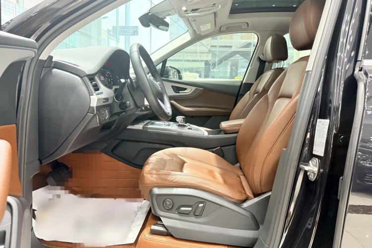Used Audi Q7 2019 55 TFSI Technology Edition Interior 6