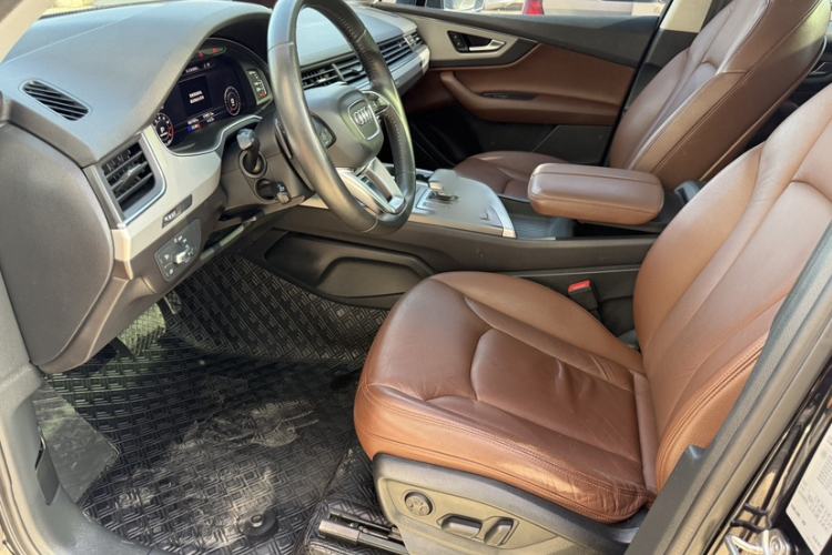 Used Audi Q7 2019 55 TFSI Technology Edition Interior 6