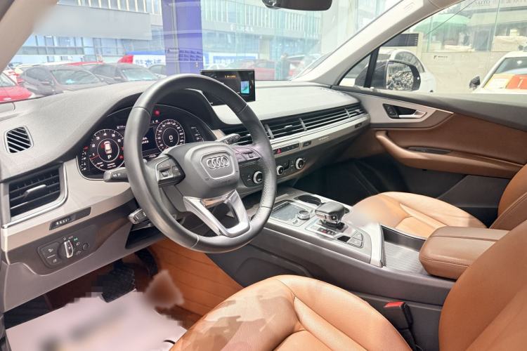 Used Audi Q7 2019 55 TFSI Technology Edition Interior 7