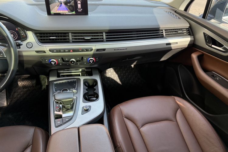 Used Audi Q7 2019 55 TFSI Technology Edition Interior 7