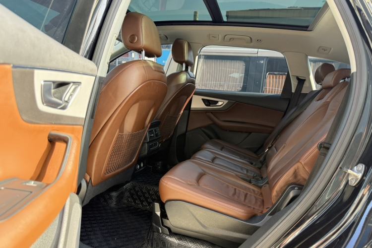 Used Audi Q7 2019 55 TFSI Technology Edition Interior 8