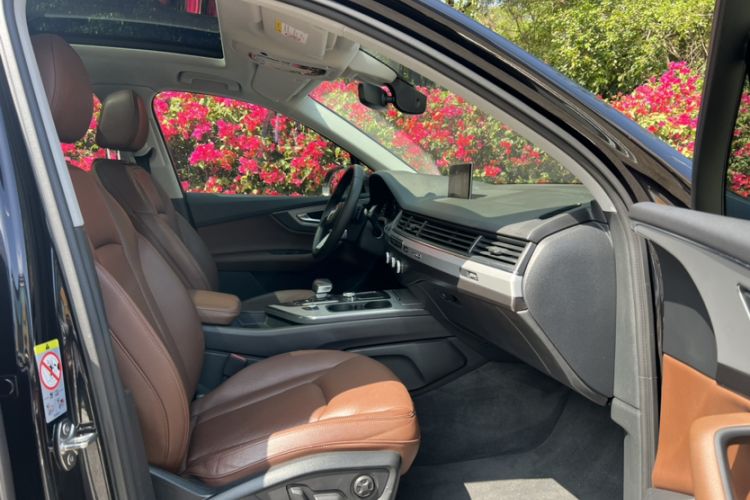 Used Audi Q7 2019 55 TFSI Technology Edition Interior 8