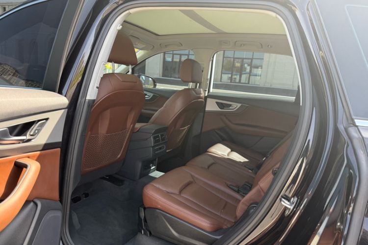 Used Audi Q7 2019 55 TFSI Technology Edition Interior 8