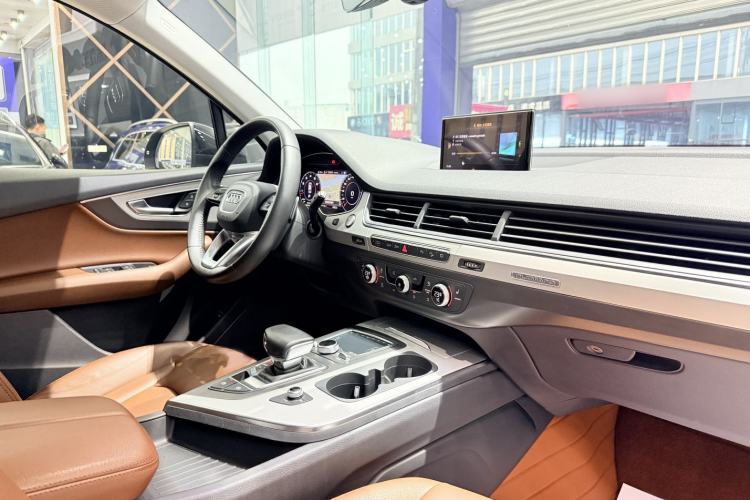 Used Audi Q7 2019 55 TFSI Technology Edition Interior 9