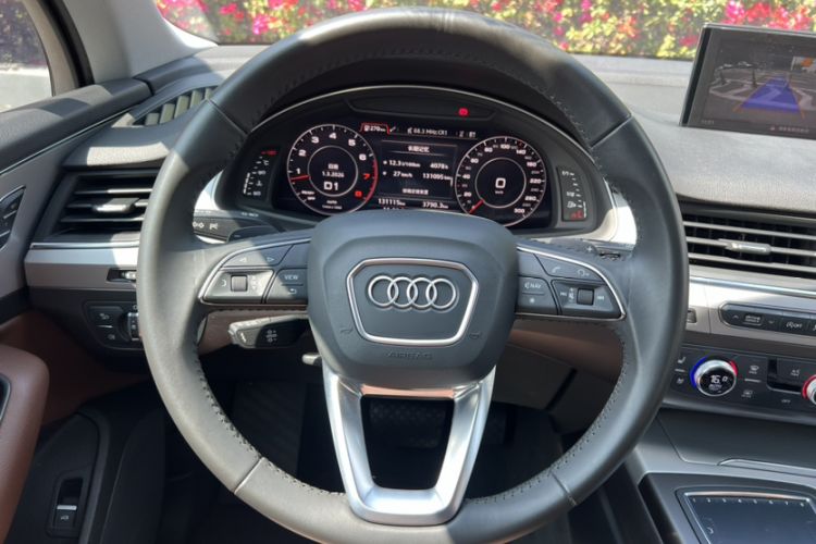 Used Audi Q7 2019 55 TFSI Technology Edition Interior 9