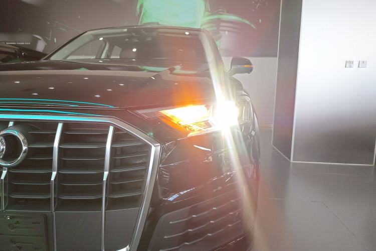 Used Audi Q7 2019 45 TFSI Comfort Model Left Front Headlight
