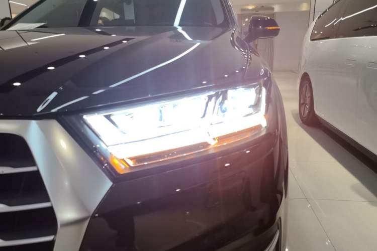 Used Audi Q7 2019 55 TFSI Technology Edition Left Front Headlight