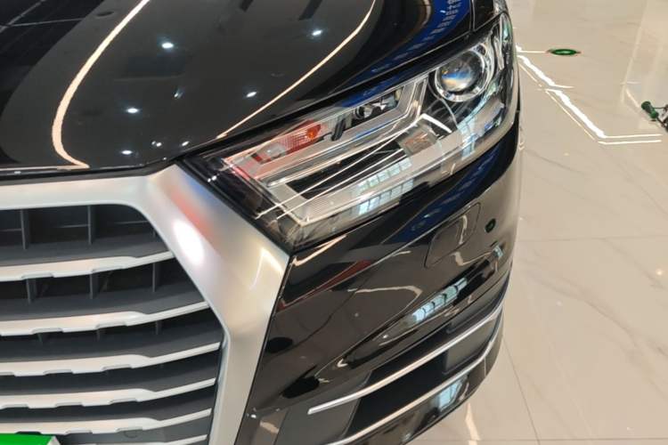Used Audi Q7 2019 2.0T Standard Model Middle East Left Front Headlight